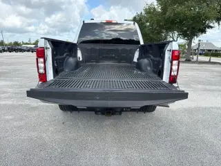 Ford F-250 Super Duty 2022 4x4 XLT Cabina Crew 4 puertas 8 pies LB Pickup