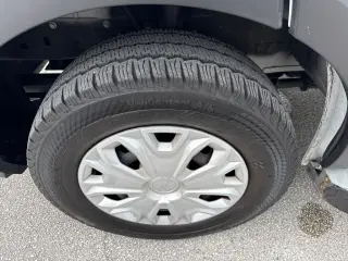 Ford Transit 2025 250 3 puertas LWB Techo Bajo Furgón de Carga