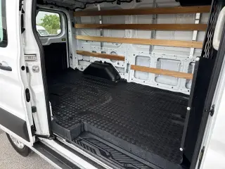 Ford Transit 2025 250 3 puertas LWB Techo Bajo Furgón de Carga