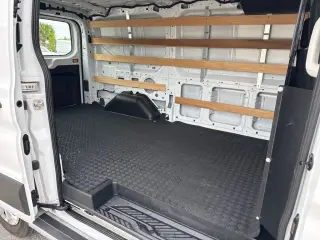 Ford Transit 2025 250 3 puertas LWB Techo Bajo Furgón de Carga