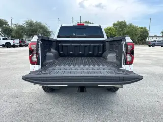 Ford Ranger 2024 4x4 Lariat 4 puertas SuperCrew 5.0 pies SB