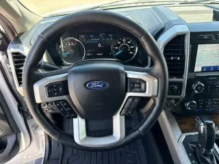 Ford F-150 2020 4x2 Lariat 4 puertas SuperCrew 5.5 pies. SB