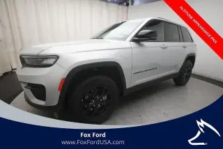 Jeep Grand Cherokee 2025 4x4 Laredo 4 puertas SUV