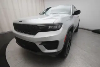 Jeep Grand Cherokee 2025 4x4 Laredo 4 puertas SUV