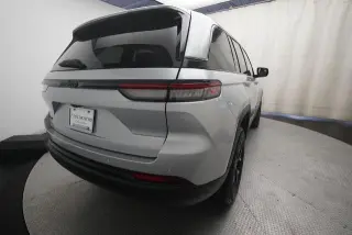 Jeep Grand Cherokee 2025 4x4 Laredo 4 puertas SUV