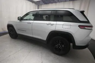Jeep Grand Cherokee 2025 4x4 Laredo 4 puertas SUV