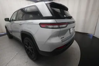 Jeep Grand Cherokee 2025 4x4 Laredo 4 puertas SUV