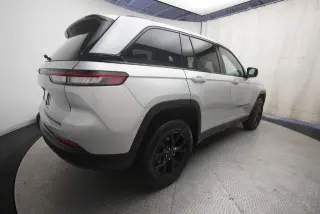 Jeep Grand Cherokee 2025 4x4 Laredo 4 puertas SUV