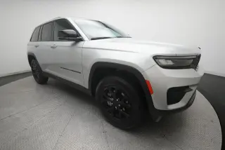 Jeep Grand Cherokee 2025 4x4 Laredo 4 puertas SUV