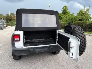 Jeep Wrangler 2022 4x4 Sport 2 puertas SUV