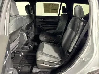 Jeep Grand Cherokee L 2025 4x2 Laredo 4 puertas SUV