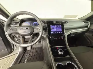 Jeep Grand Cherokee L 2025 4x2 Laredo 4 puertas SUV