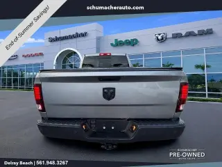Ram 1500 Classic 2021 4x2 SLT 4 puertas Quad Cab 1.93 m Pickup