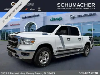 Ram 1500 2024 4x4 Lone Star Cabina de tripulación de 4 puertas 5.6 pies. Pickup SB