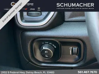 Ram 1500 2024 4x4 Lone Star Cabina de tripulación de 4 puertas 5.6 pies. Pickup SB