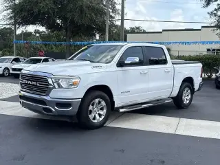 Ram 1500 2024 4x4 Laramie 4 puertas Cabina Crew 5.6 pies. Pickup SB