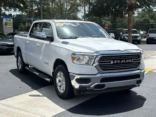 Ram 1500 2024 4x4 Laramie 4 puertas Cabina Crew 5.6 pies. Pickup SB