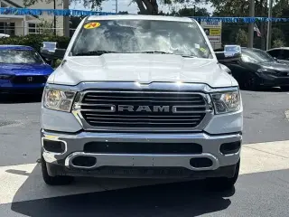 Ram 1500 2024 4x4 Laramie 4 puertas Cabina Crew 5.6 pies. Pickup SB