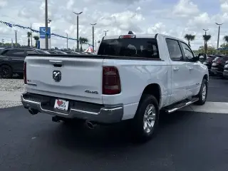 Ram 1500 2024 4x4 Laramie 4 puertas Cabina Crew 5.6 pies. Pickup SB