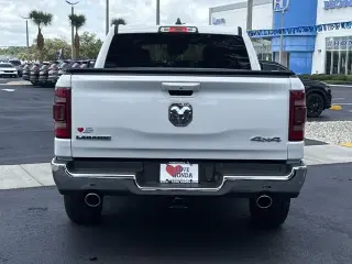 Ram 1500 2024 4x4 Laramie 4 puertas Cabina Crew 5.6 pies. Pickup SB
