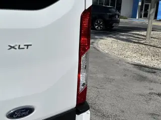 Ford Transit 2025 350 XLT 3 puertas LWB Techo Bajo Furgoneta de Pasajeros