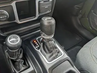 Jeep Wrangler 2024 4x4 Sport 2 puertas SUV