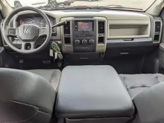 Ram 1500 2012 4x2 ST 4 puertas Quad Cab 1.93 m Pickup
