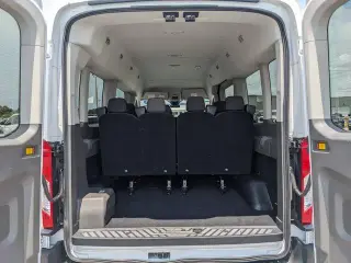 Ford Transit 2024 350 XLT 3 puertas LWB Techo Medio Furgón de Pasajeros