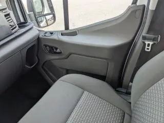 Ford Transit 2024 350 XLT 3 puertas LWB Techo Medio Furgón de Pasajeros