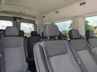 Ford Transit 2024 350 XLT 3 puertas LWB Techo Medio Furgón de Pasajeros
