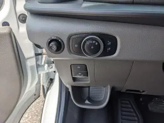 Ford Transit 2024 350 XLT 3 puertas LWB Techo Medio Furgón de Pasajeros