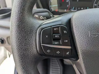 Ford Transit 2024 350 XLT 3 puertas LWB Techo Medio Furgón de Pasajeros