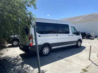 Ford Transit 2024 350 XLT 3 puertas LWB Techo Medio Furgón de Pasajeros