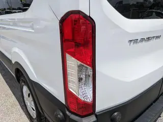 Ford Transit 2024 350 XLT 3 puertas LWB Techo Medio Furgón de Pasajeros