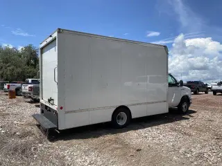 Ford E-Series 2023 E-450 SD 2 puertas 158 pulg. WB DRW Chasis de Camión