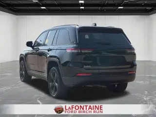 Jeep Grand Cherokee 2023 4x4 Laredo 4 puertas SUV