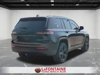 Jeep Grand Cherokee 2023 4x4 Laredo 4 puertas SUV