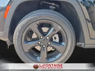 Jeep Grand Cherokee 2023 4x4 Laredo 4 puertas SUV