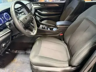 Jeep Grand Cherokee 2024 4x4 Laredo 4 puertas SUV