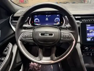Jeep Grand Cherokee 2024 4x4 Laredo 4 puertas SUV