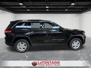 Jeep Grand Cherokee 2024 4x4 Laredo 4 puertas SUV