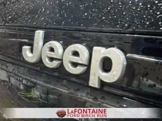 Jeep Grand Cherokee 2024 4x4 Laredo 4 puertas SUV