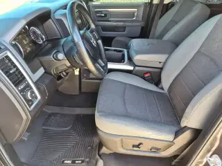 Ram 1500 Classic 2019 4x4 Warlock Cabina doble de 4 puertas 5.5 pies. Pickup