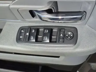Ram 1500 Classic 2019 4x4 Warlock Cabina doble de 4 puertas 5.5 pies. Pickup