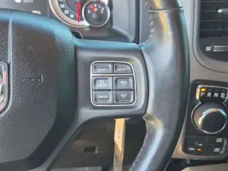 Ram 1500 Classic 2019 4x4 Warlock Cabina doble de 4 puertas 5.5 pies. Pickup