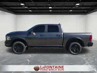 Ram 1500 Classic 2019 4x4 Warlock Cabina doble de 4 puertas 5.5 pies. Pickup