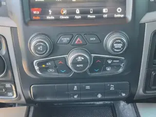 Ram 1500 Classic 2019 4x4 Warlock Cabina doble de 4 puertas 5.5 pies. Pickup