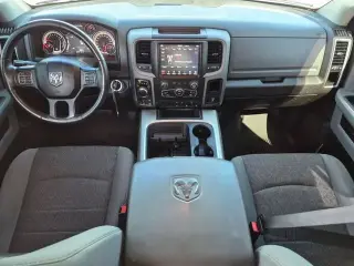 Ram 1500 Classic 2019 4x4 Warlock Cabina doble de 4 puertas 5.5 pies. Pickup
