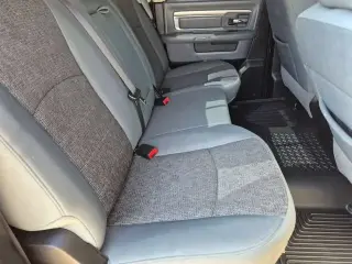 Ram 1500 Classic 2019 4x4 Warlock Cabina doble de 4 puertas 5.5 pies. Pickup