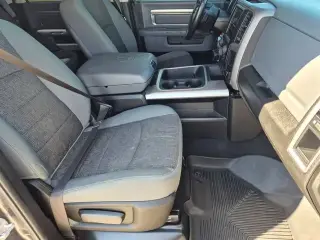 Ram 1500 Classic 2019 4x4 Warlock Cabina doble de 4 puertas 5.5 pies. Pickup